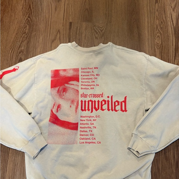 Kacy Musgraves Cream Sweatshirt with Red Graphic "star-crossed: unveiled" - Picture 3 of 7